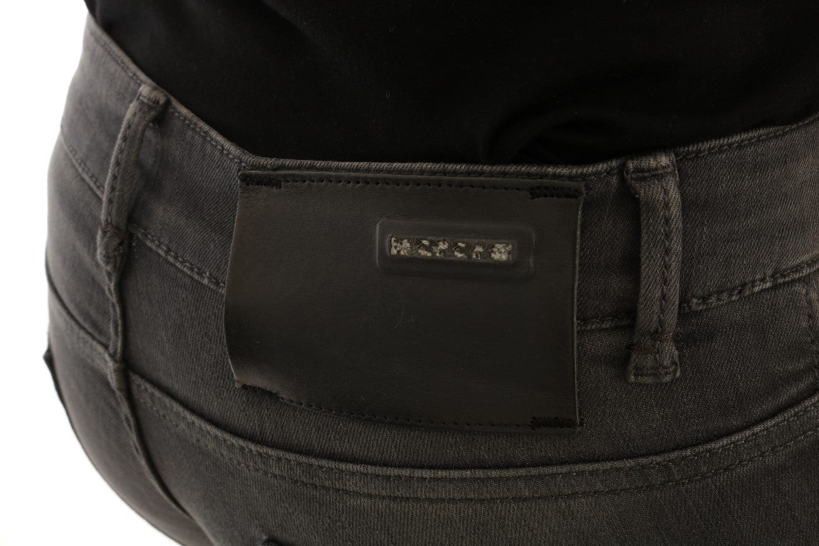 Acht schlanke, graue Designer-Jeans mit schmaler Passform