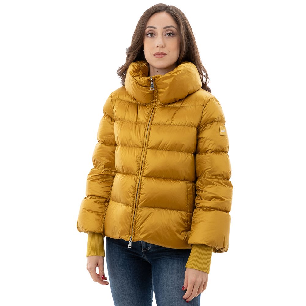 Goldfarbene Polyamid-Kleidung hinzufügen
