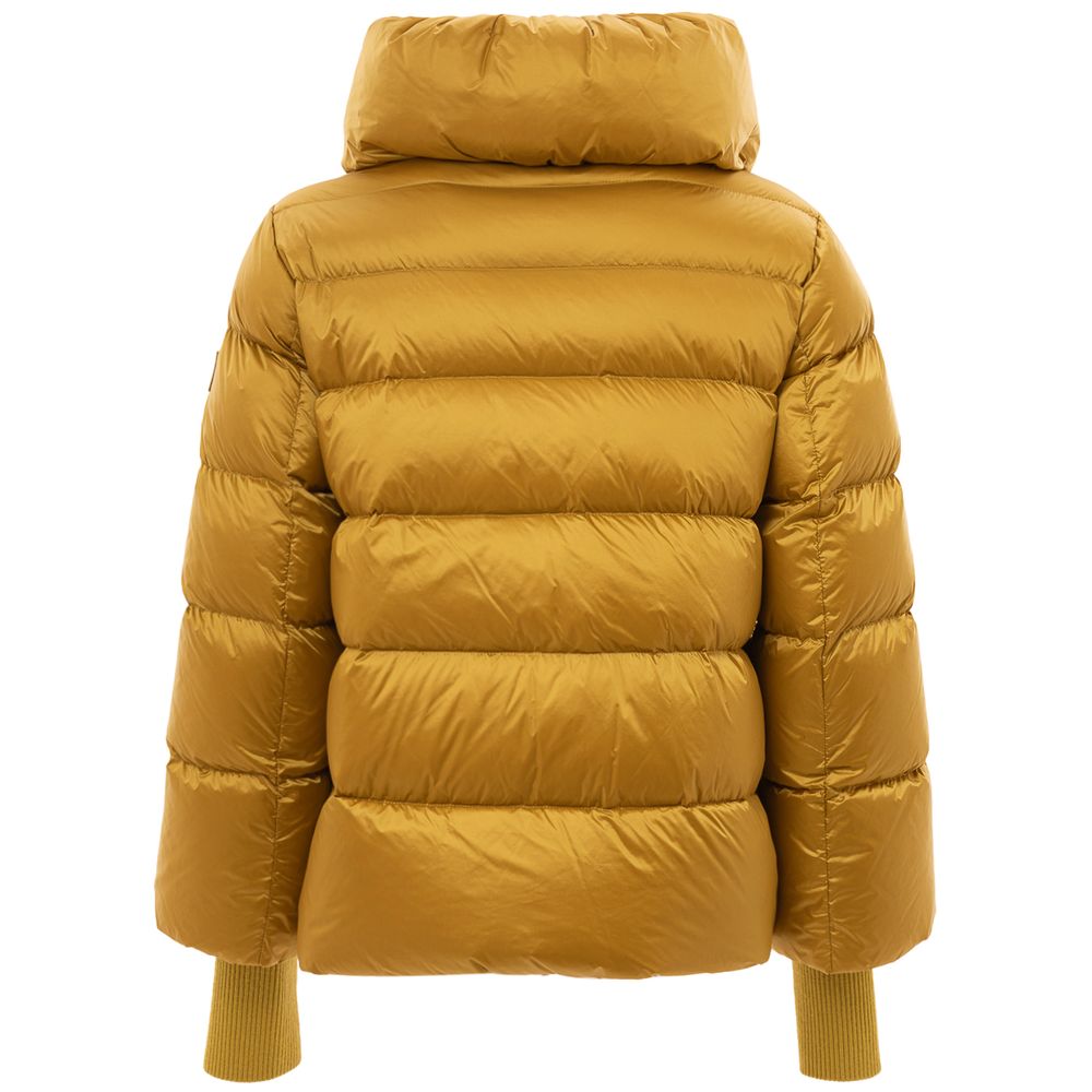 Goldfarbene Polyamid-Kleidung hinzufügen