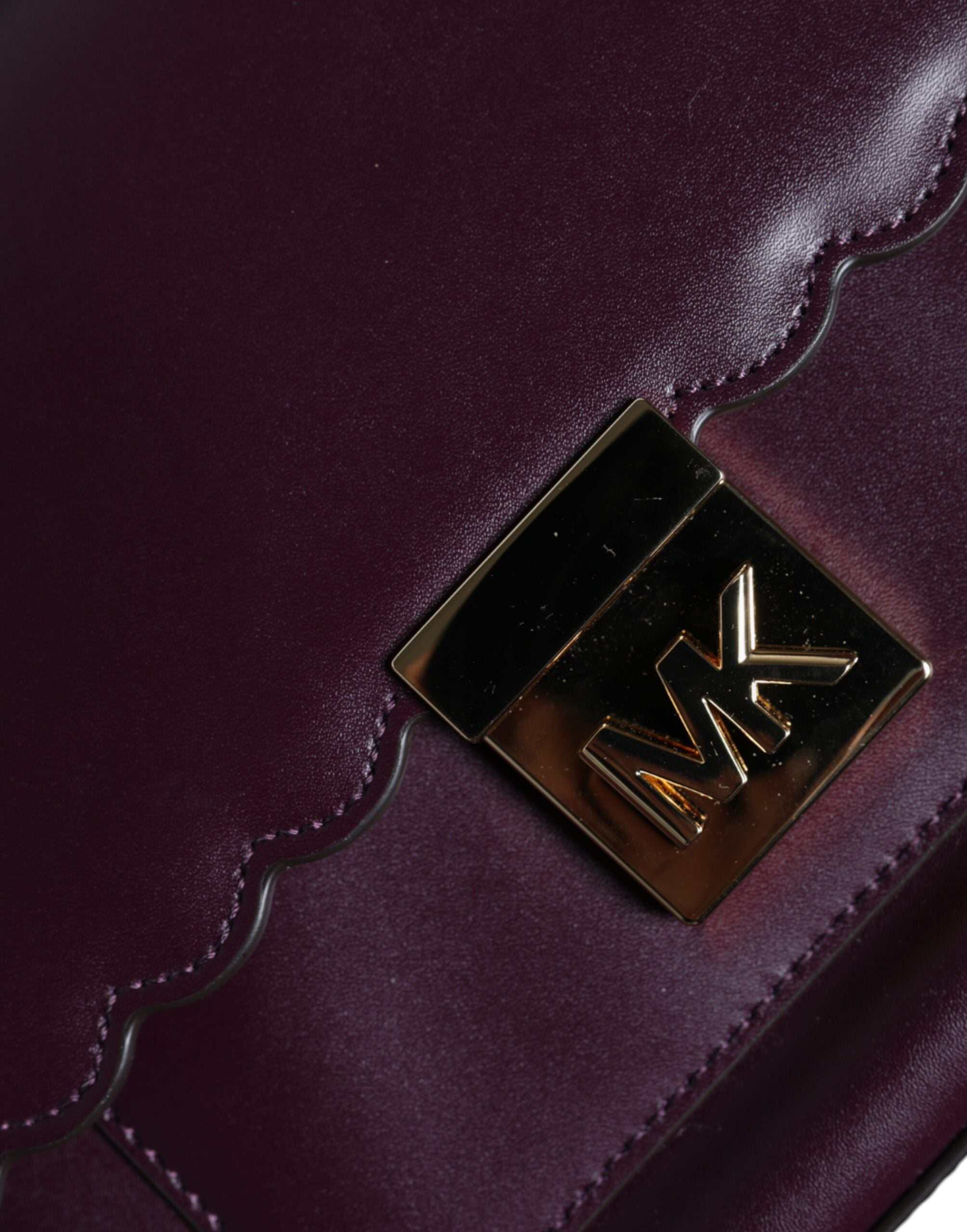 Michael Kors – Umhängetasche „Mindy“ aus lila Leder mit Logo-Schild