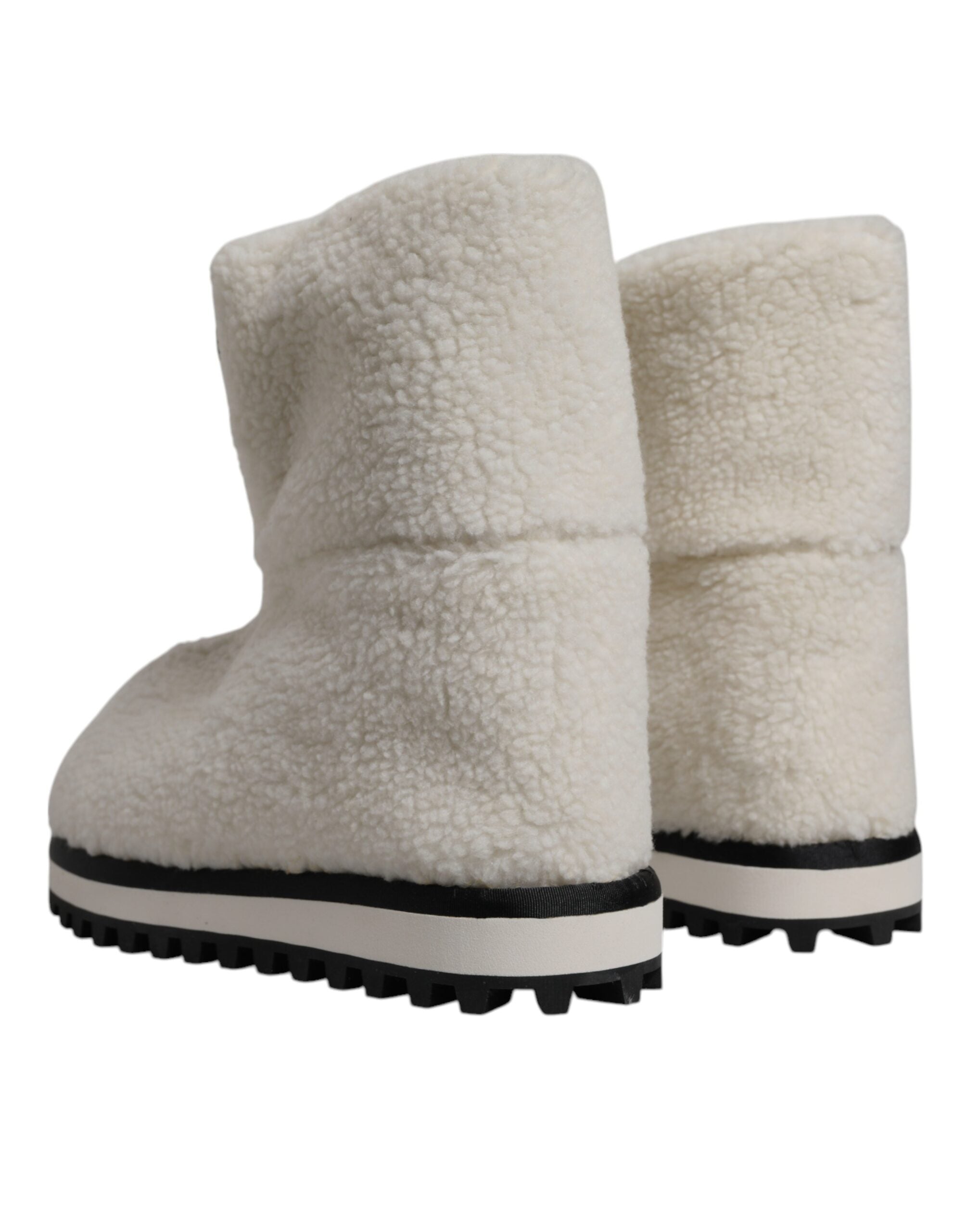 Dolce &amp; Gabbana – Weiße, gepolsterte Stiefel mit Plüschlogo und halbhohem Schaft