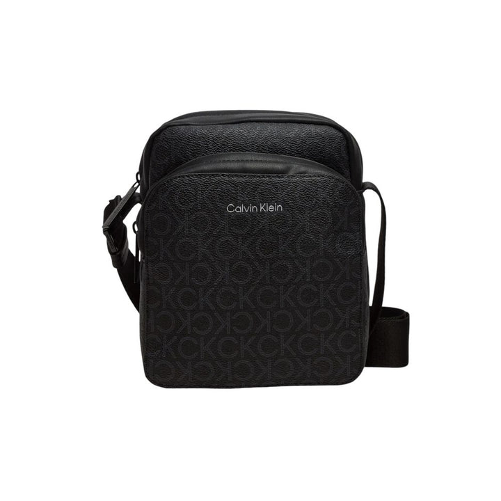 Calvin Klein – Schwarze Messenger-Tasche aus recyceltem Polyester