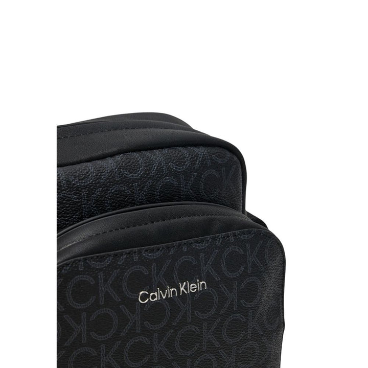 Calvin Klein – Schwarze Messenger-Tasche aus recyceltem Polyester