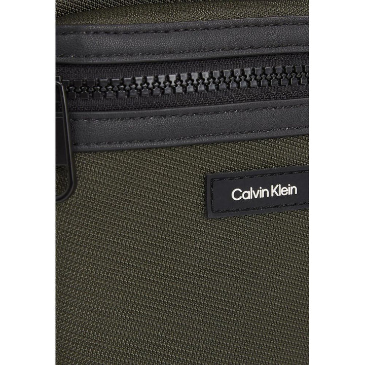 Calvin Klein – Grüne Messenger-Tasche aus recyceltem Polyester