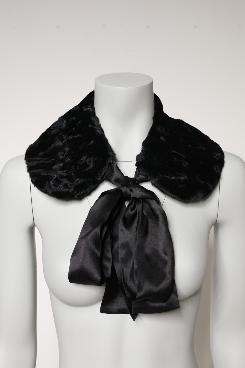 Écharpe d'hiver en fourrure d'agneau noire Dolce &amp; Gabbana pour femme