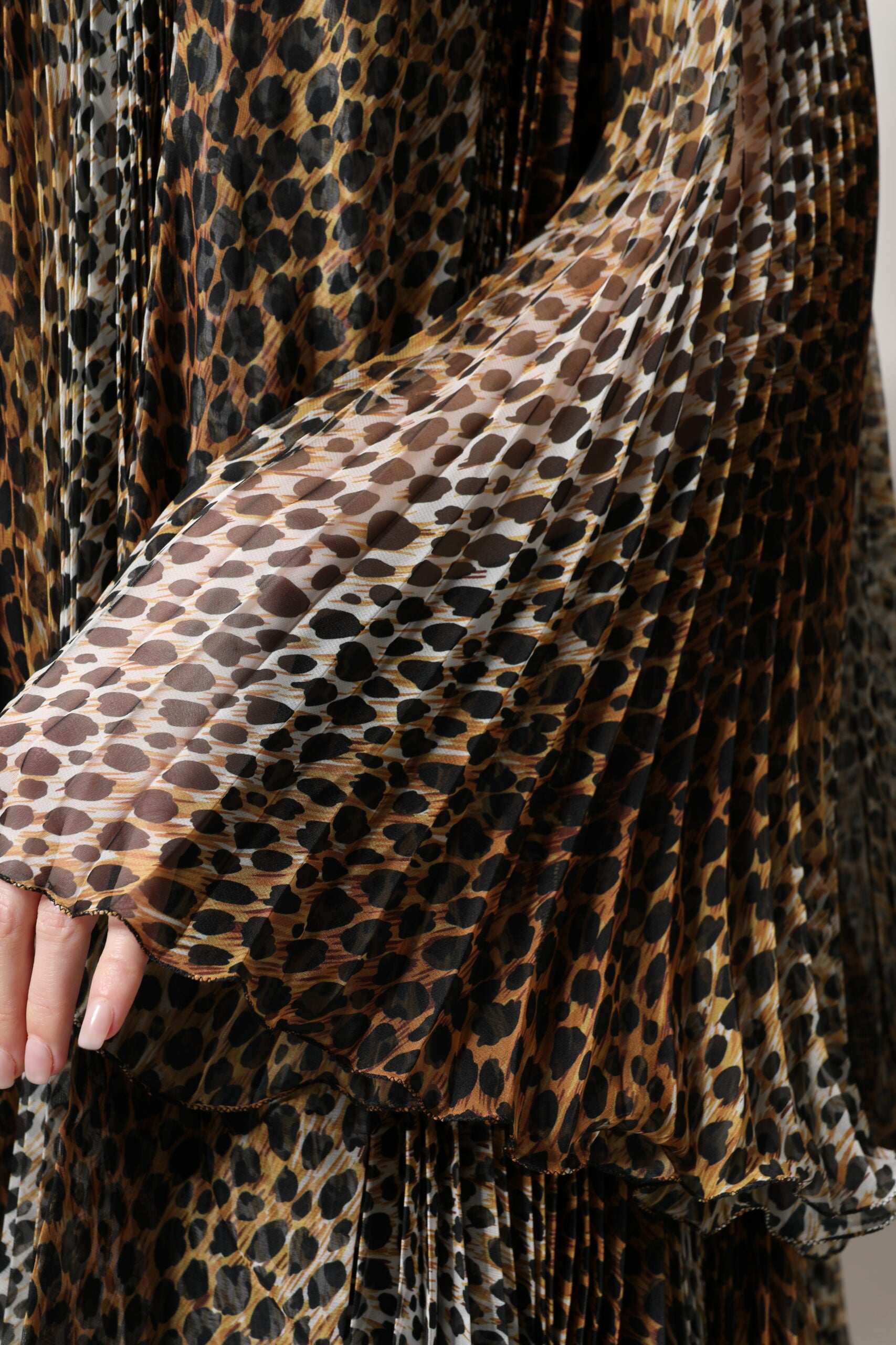 Robe en mousseline à col foulard et imprimé léopard marron Dolce &amp; Gabbana