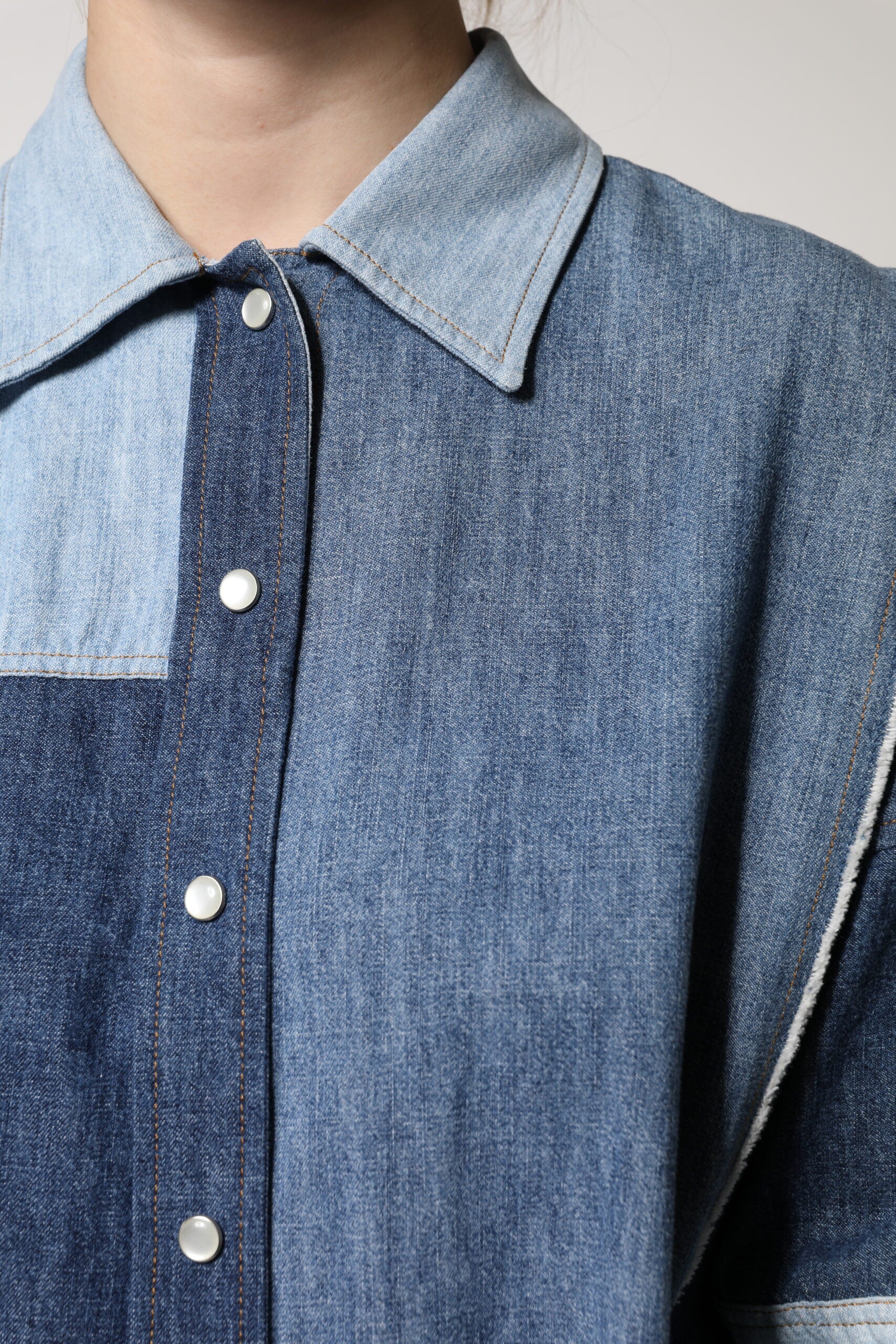 Dolce &amp; Gabbana Haut à manches longues et col boutonné en coton bleu