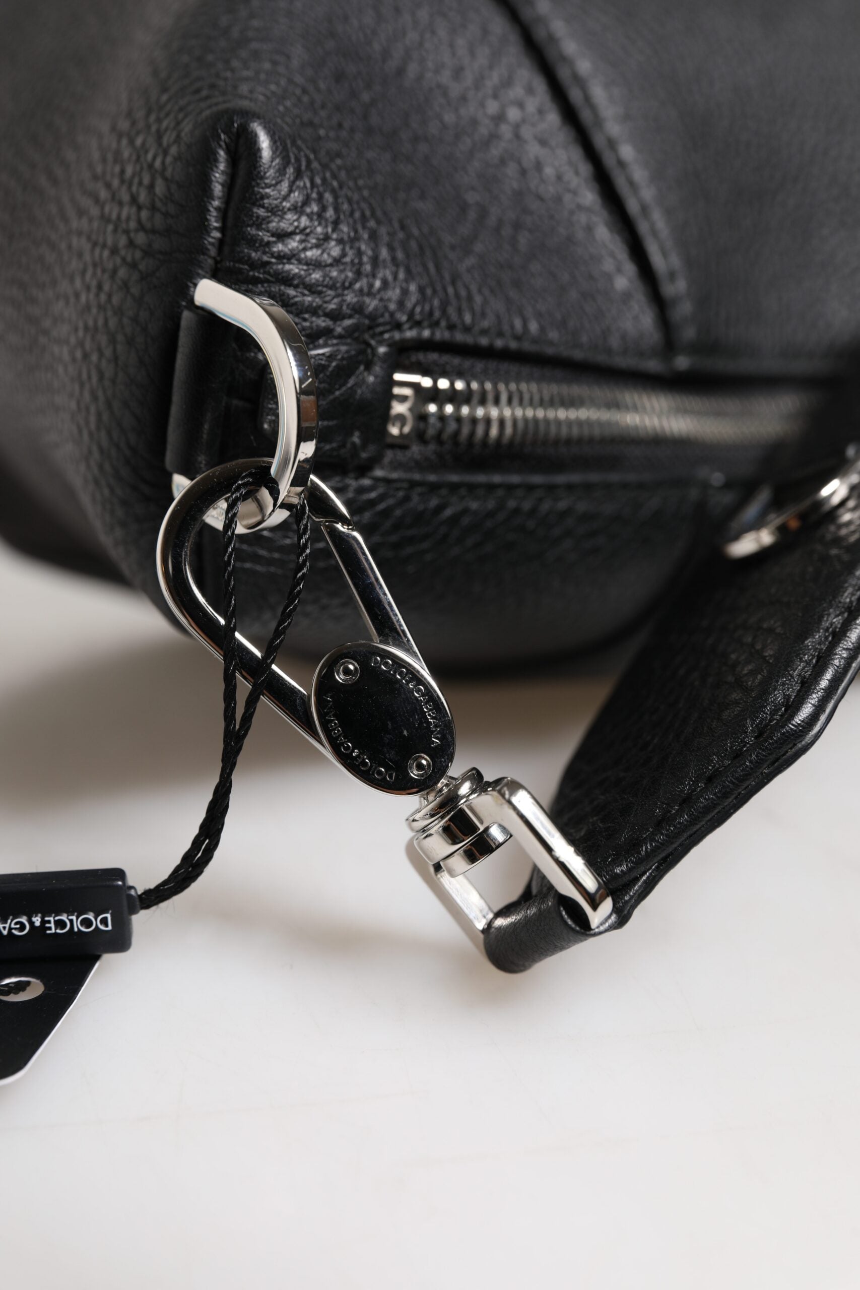 Sac bandoulière en cuir noir Dolce &amp; Gabbana avec plaque logo