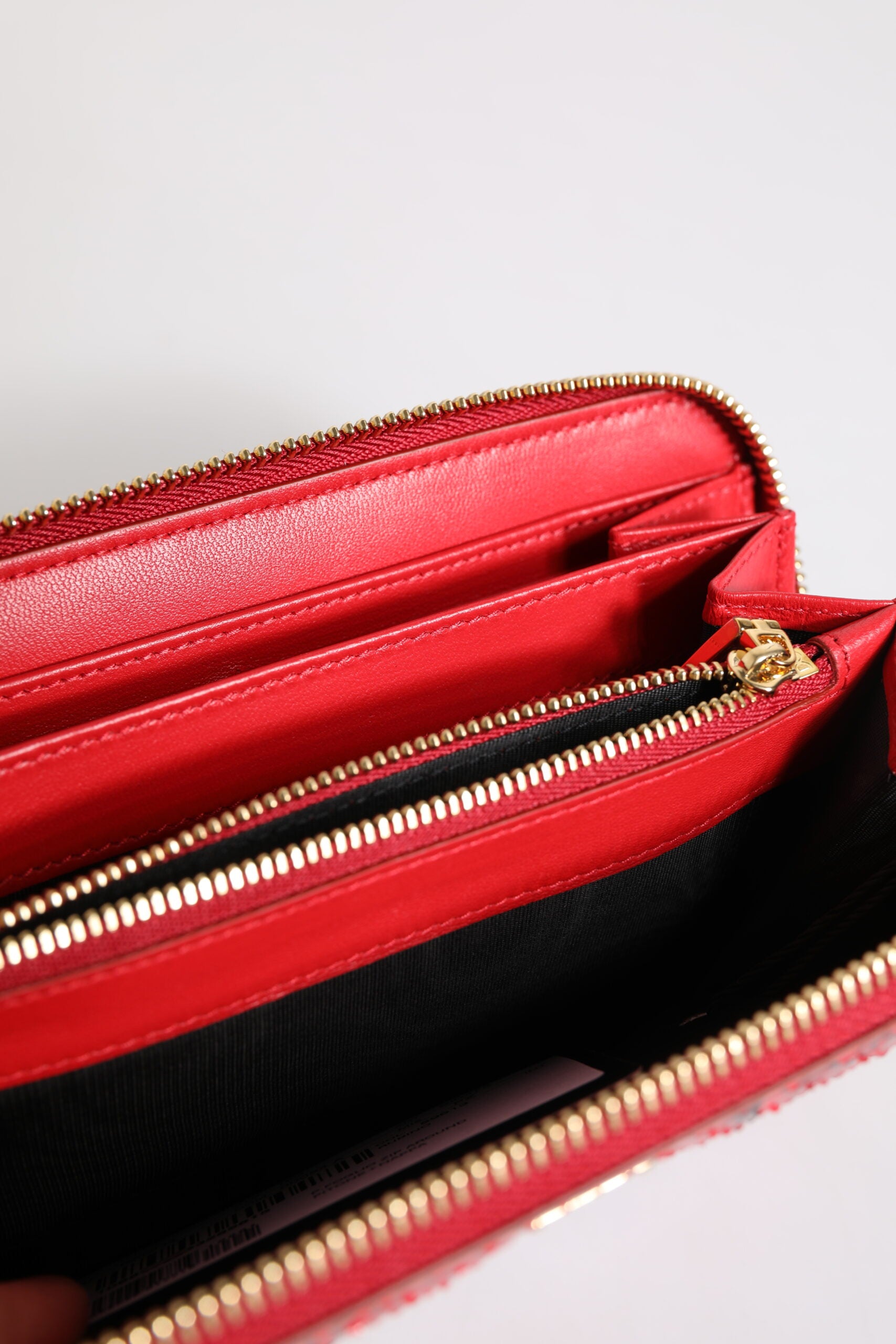 Portefeuille continental zippé en cuir exotique rouge Dolce &amp; Gabbana
