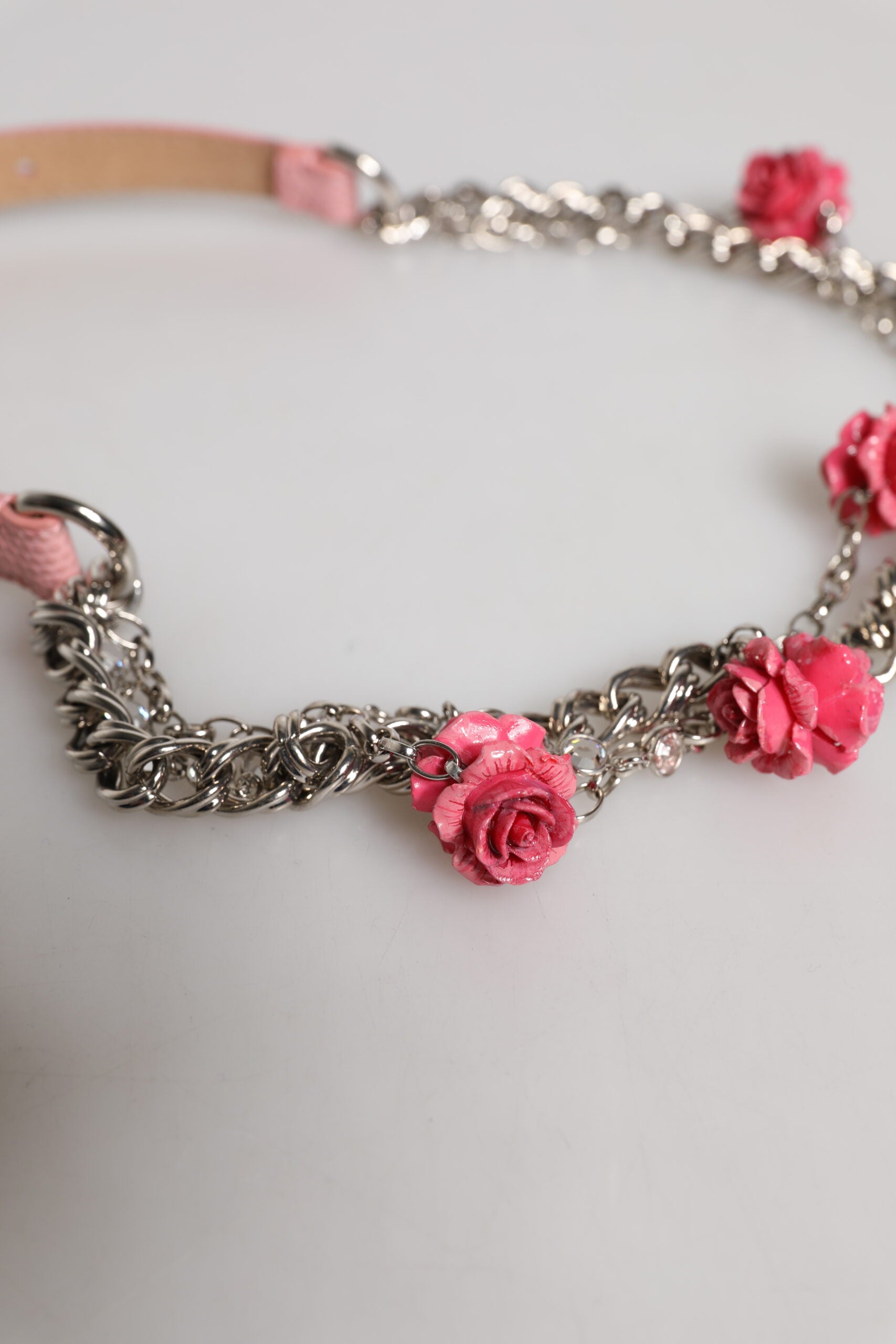 Dolce &amp; Gabbana – Strukturierter Ledergürtel mit Rosenverzierung in Rosa