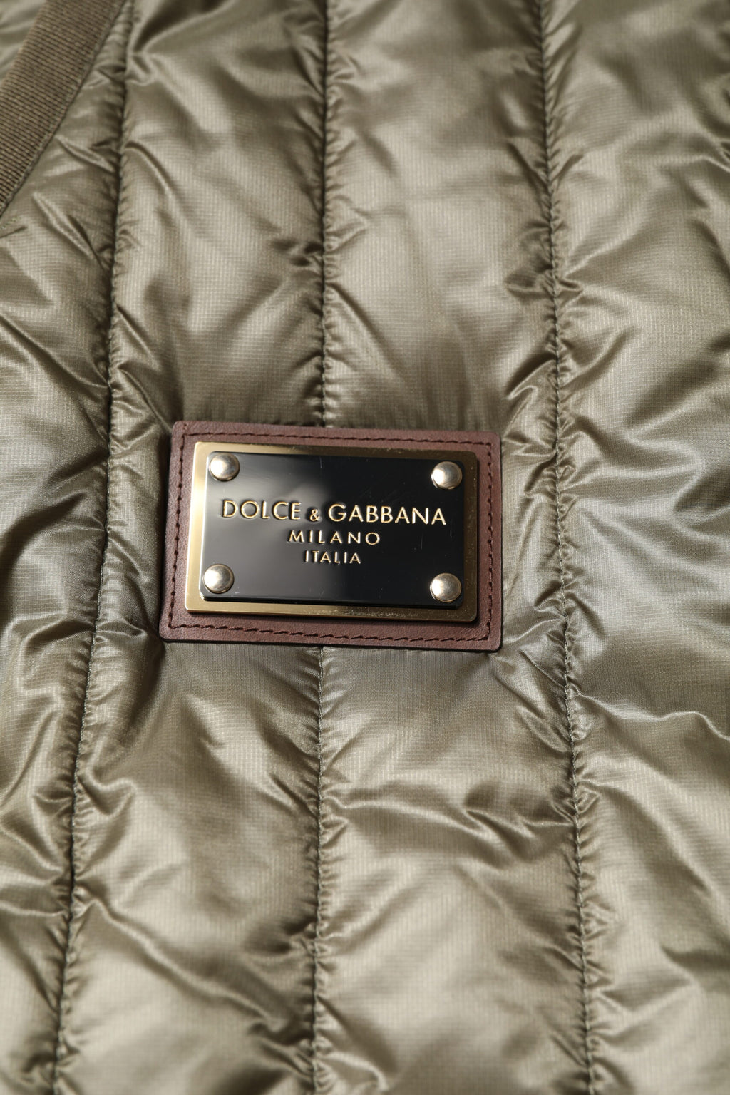 Dolce &amp; Gabbana – Gesteppte Weste mit Logo-Plakette in Braun