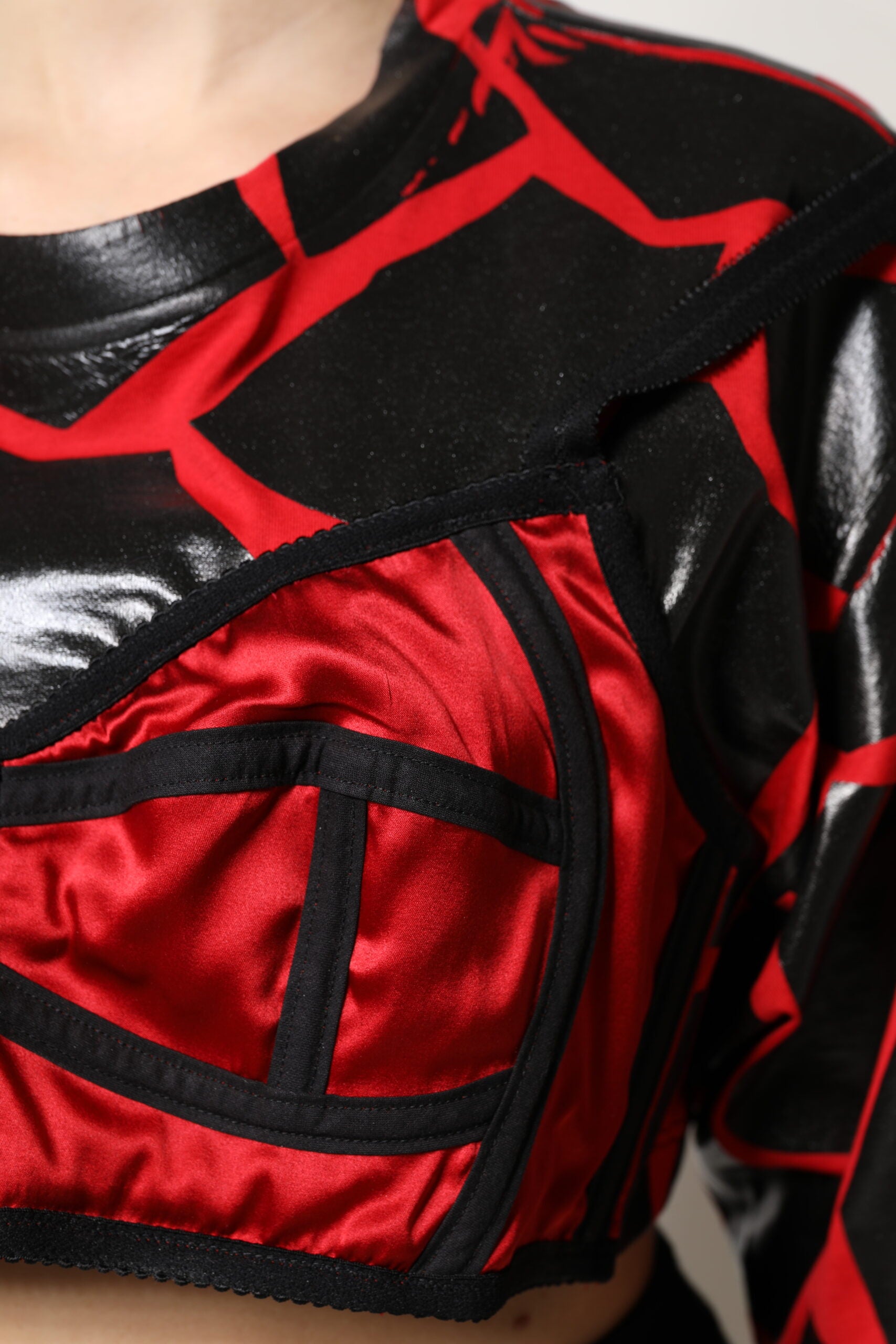 Dolce &amp; Gabbana - Haut court en coton rouge et noir avec détails bustier