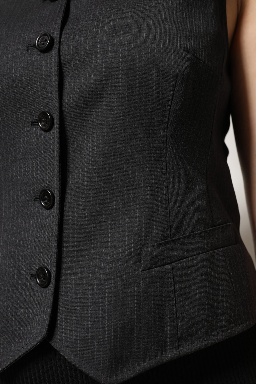 Dolce &amp; Gabbana – Schwarzes, gestreiftes, ärmelloses Westentop mit Knopfleiste