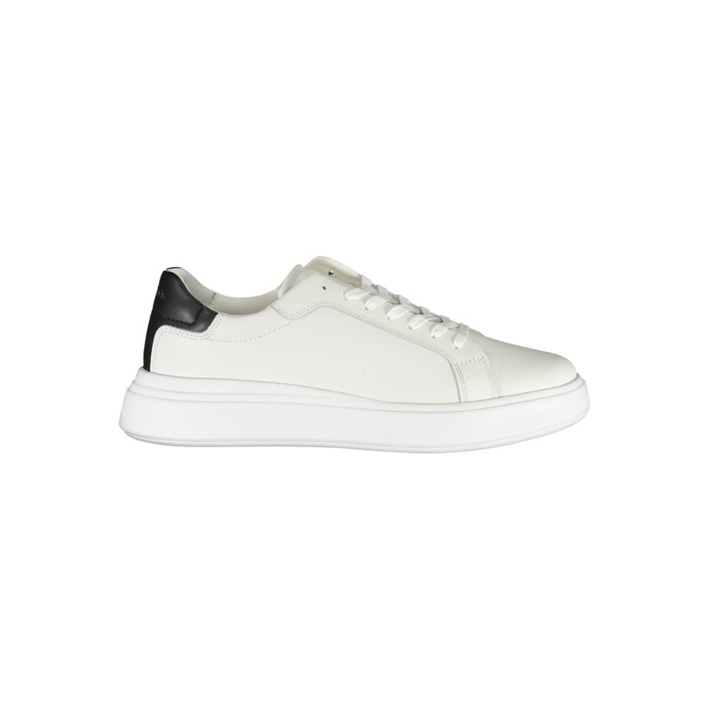 Baskets blanches élégantes Calvin Klein avec détails contrastés