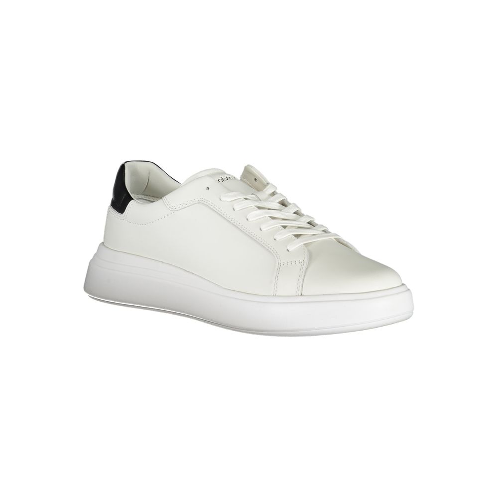 Baskets blanches élégantes Calvin Klein avec détails contrastés