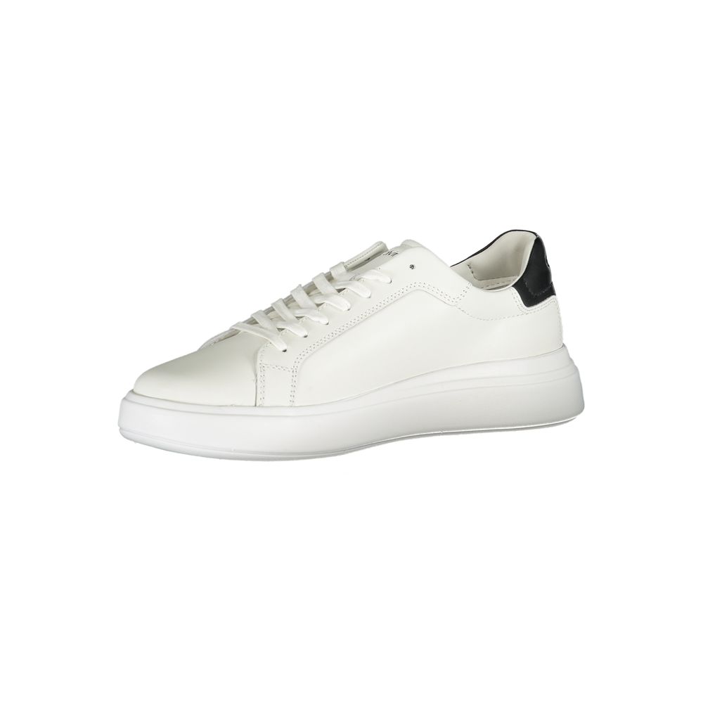 Baskets blanches élégantes Calvin Klein avec détails contrastés