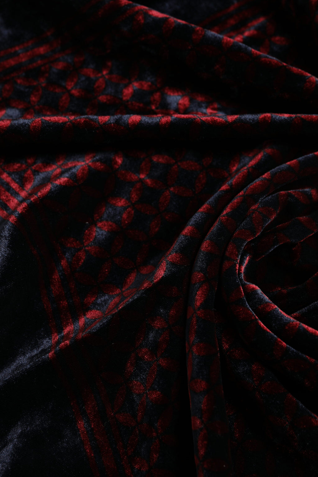 Dolce &amp; Gabbana Schwarz-Roter Viskose-Foulardschal für Herren
