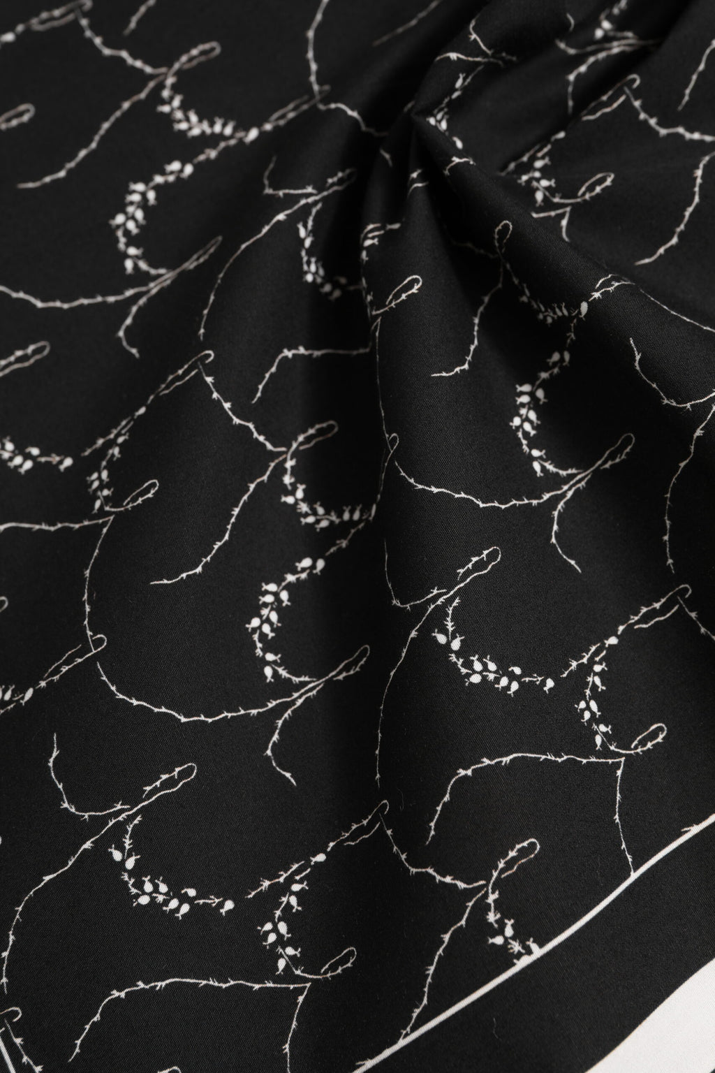 Foulard carré imprimé noir et blanc Dolce &amp; Gabbana
