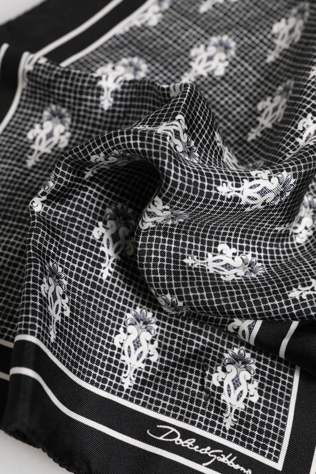 Foulard carré imprimé noir et blanc Dolce &amp; Gabbana