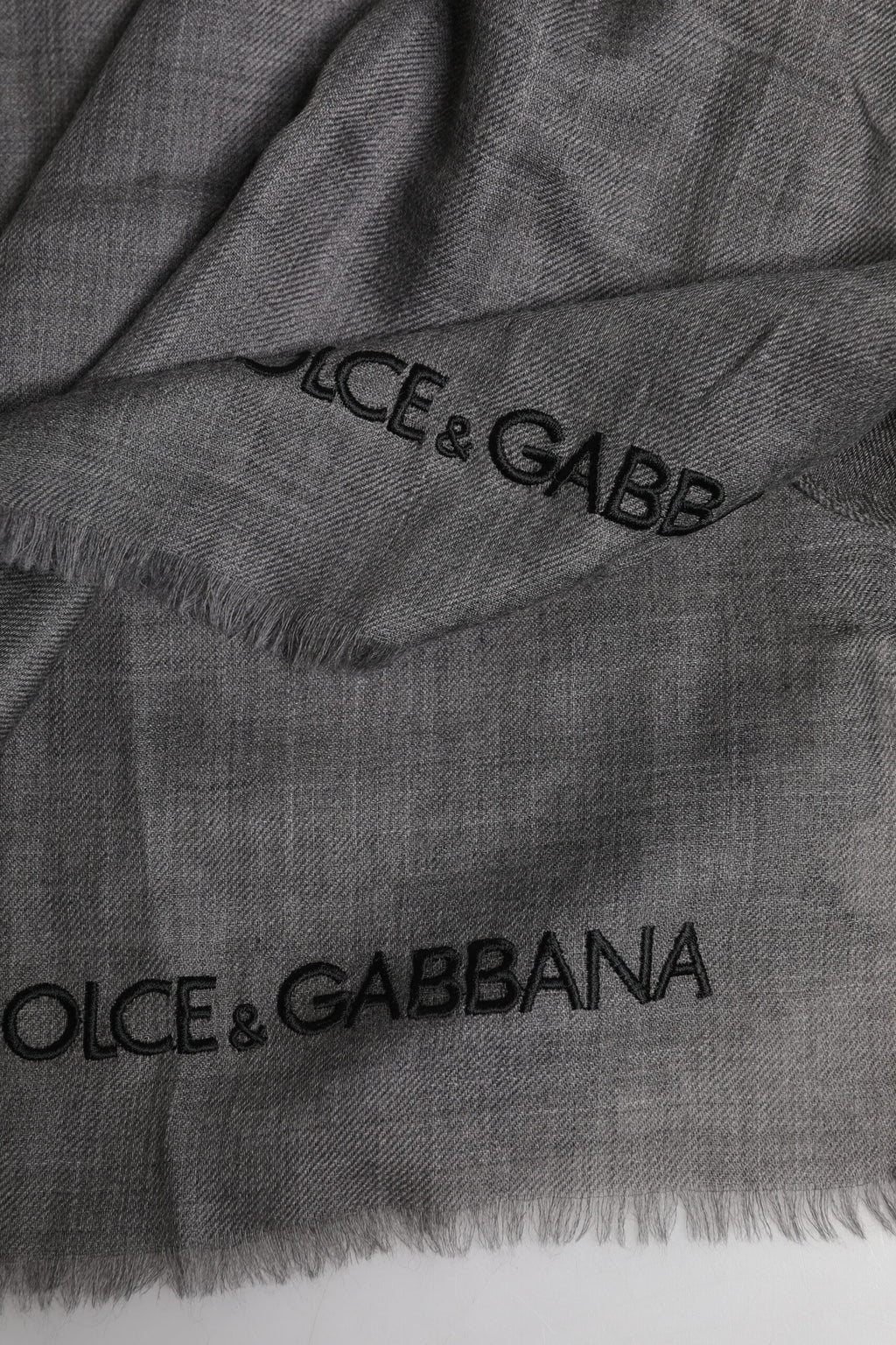 Foulard châle cache-cou imprimé logo gris Dolce &amp; Gabbana
