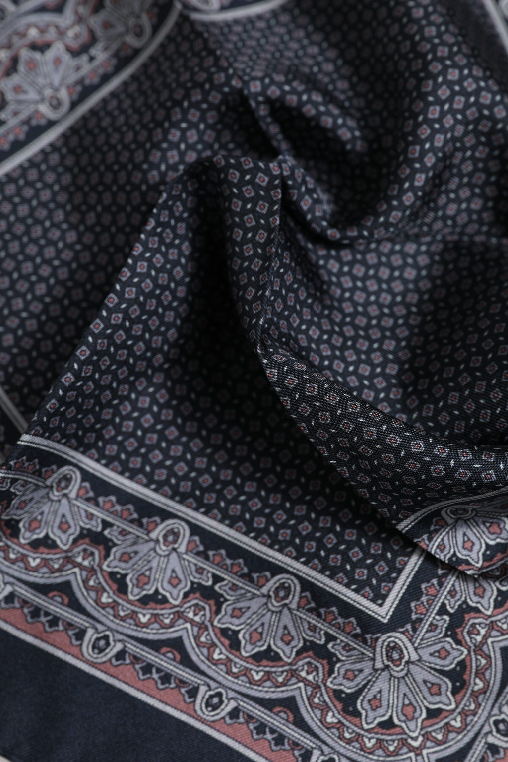Foulard carré en soie fantaisie multicolore Dolce &amp; Gabbana