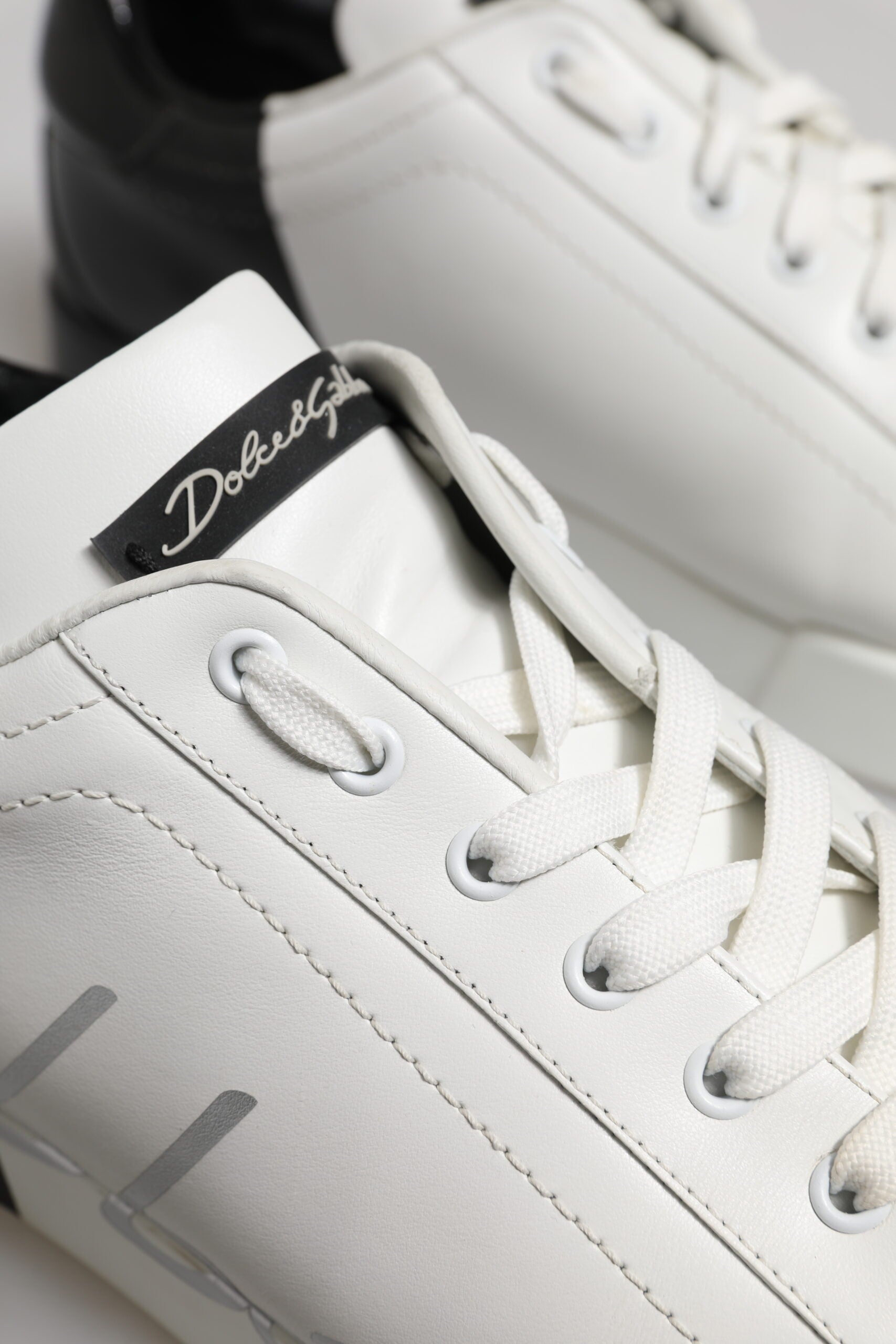 Baskets basses en cuir blanc et noir Dolce &amp; Gabbana