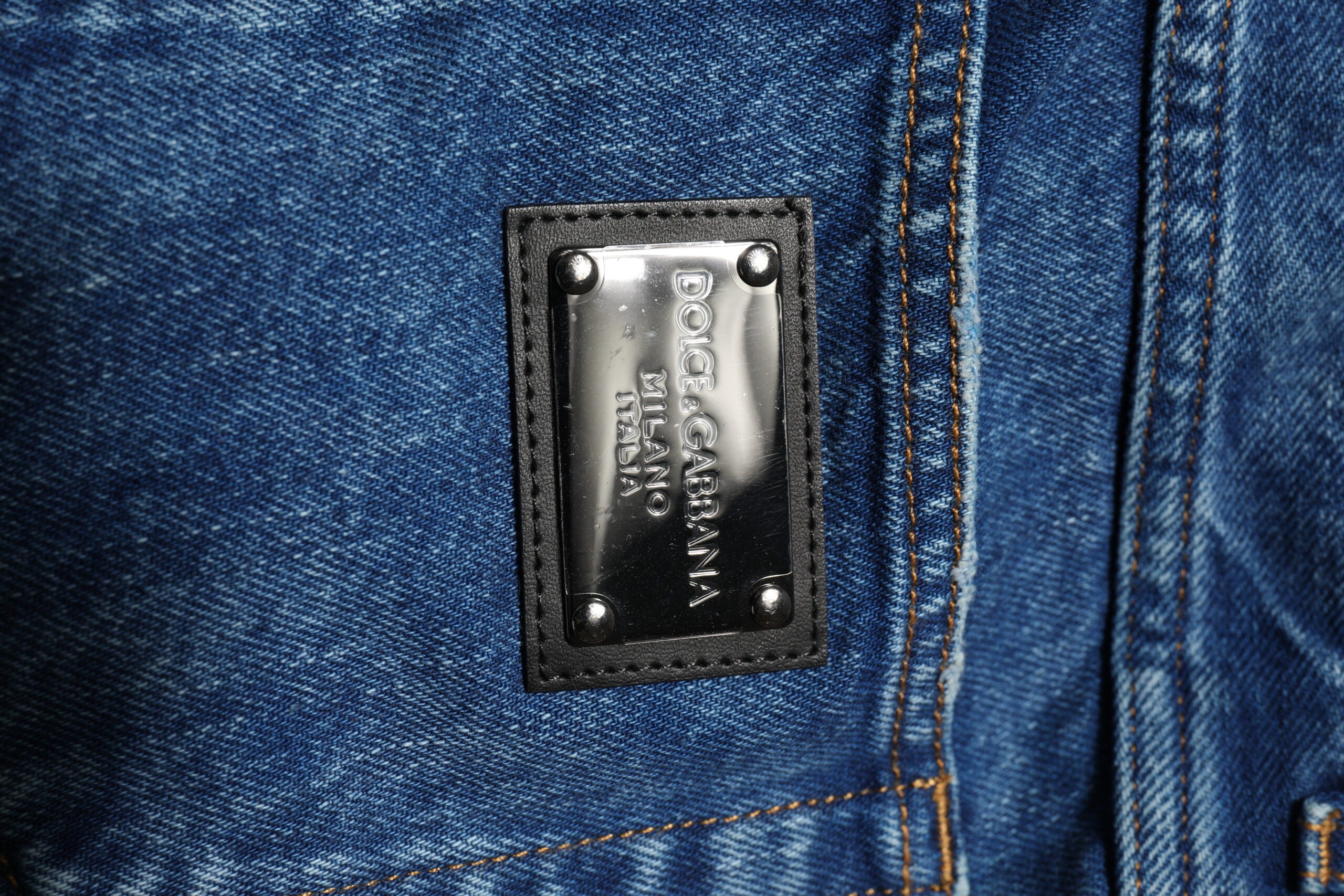 Jean en denim bleu avec plaque logo Dolce &amp; Gabbana