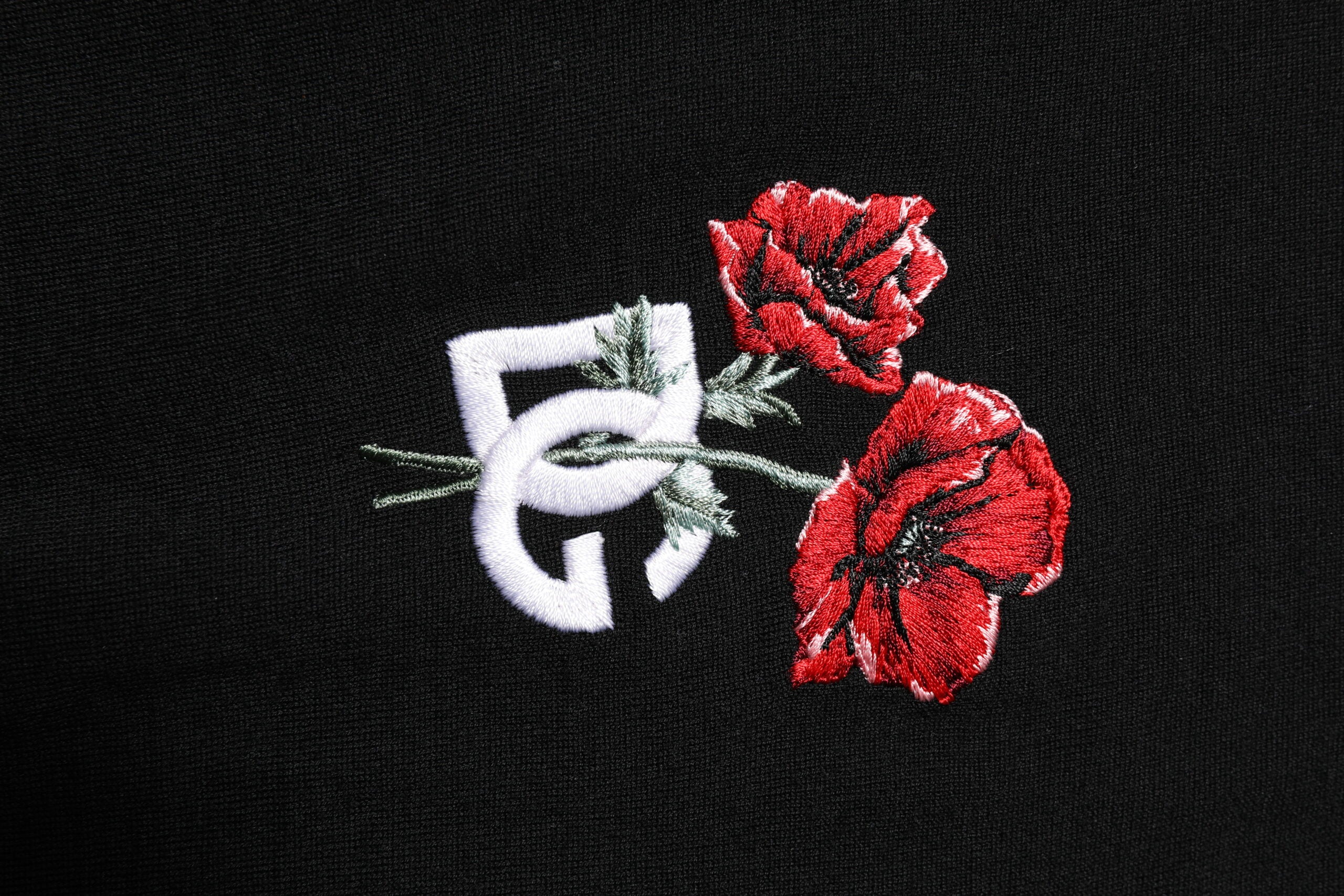 Dolce &amp; Gabbana – Schwarzes Poloshirt aus Wolle mit DG-Logo und Rosenkragen