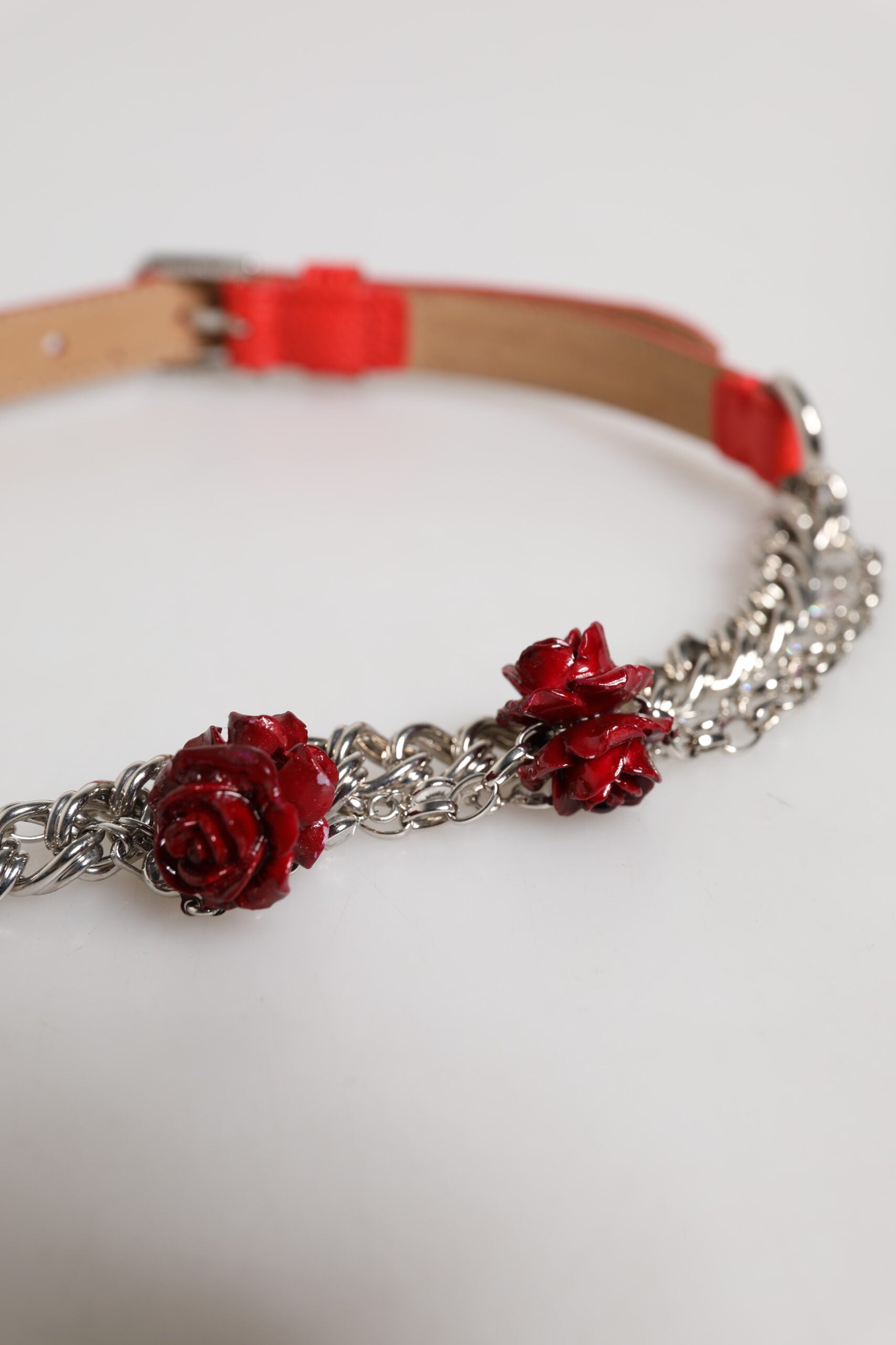 Dolce &amp; Gabbana Cintura-Gürtel aus rotem Leder mit silberner Kette und Blumenmuster