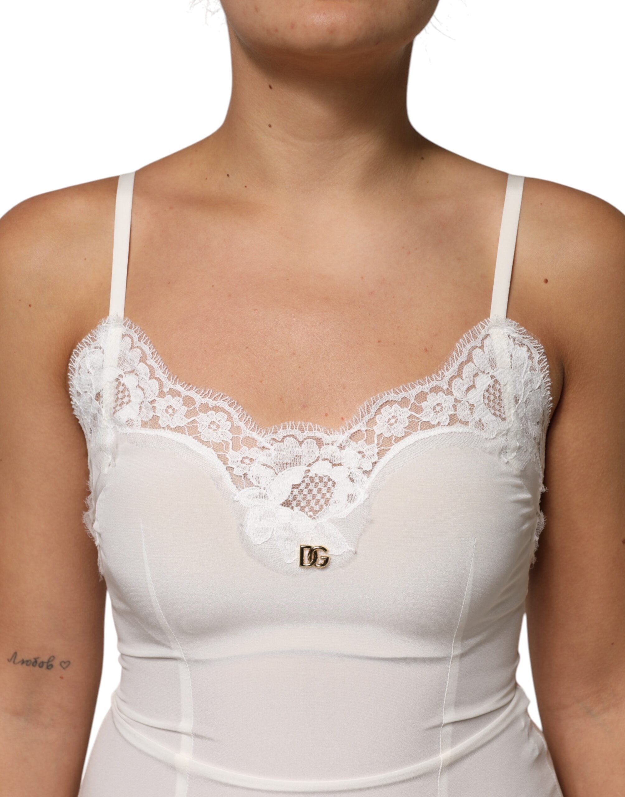 Robe de nuit en soie et dentelle blanche Dolce &amp; Gabbana avec logo DG doré