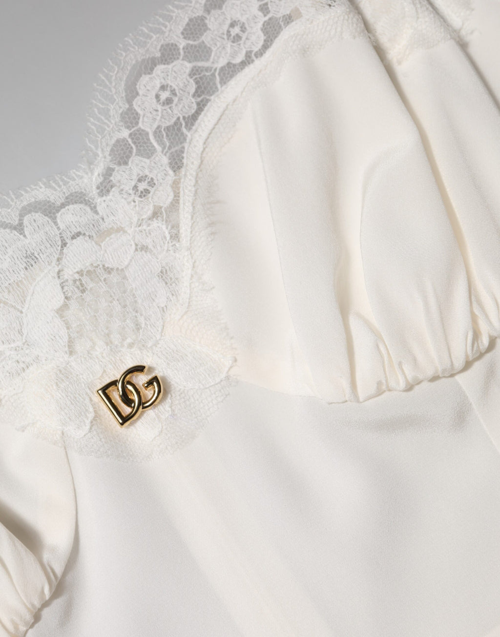 Robe de nuit en soie et dentelle blanche avec logo DG Dolce &amp; Gabbana