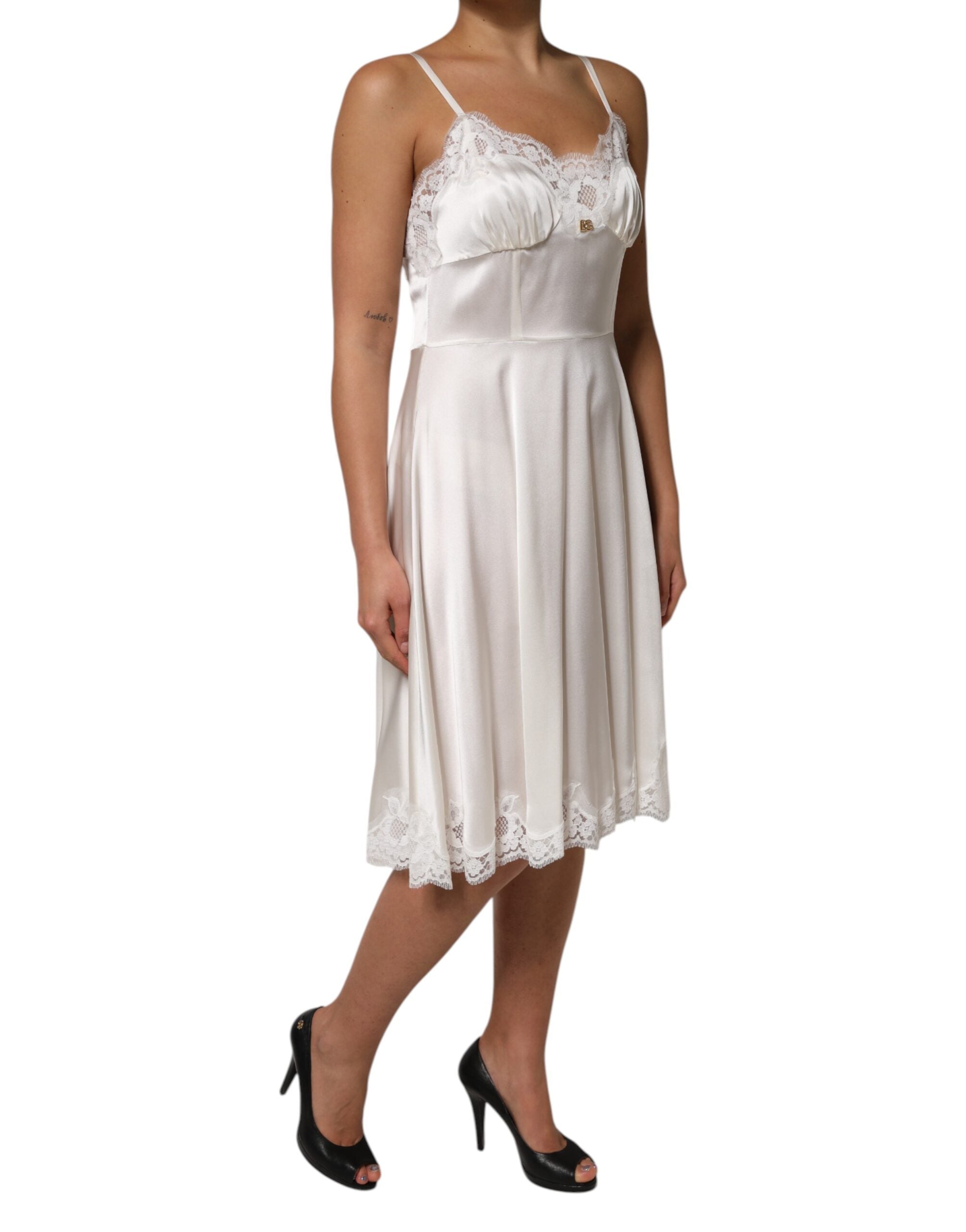 Robe de nuit en soie et dentelle blanche avec logo DG Dolce &amp; Gabbana