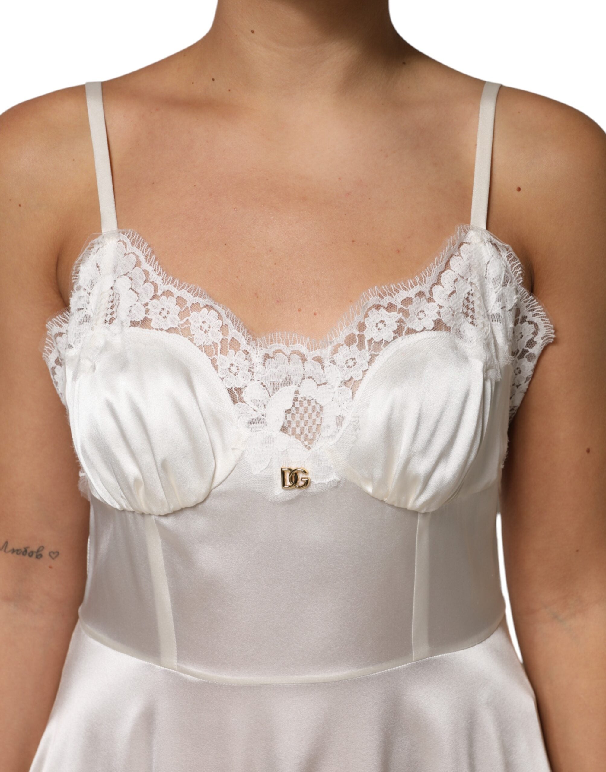 Robe de nuit en soie et dentelle blanche avec logo DG Dolce &amp; Gabbana