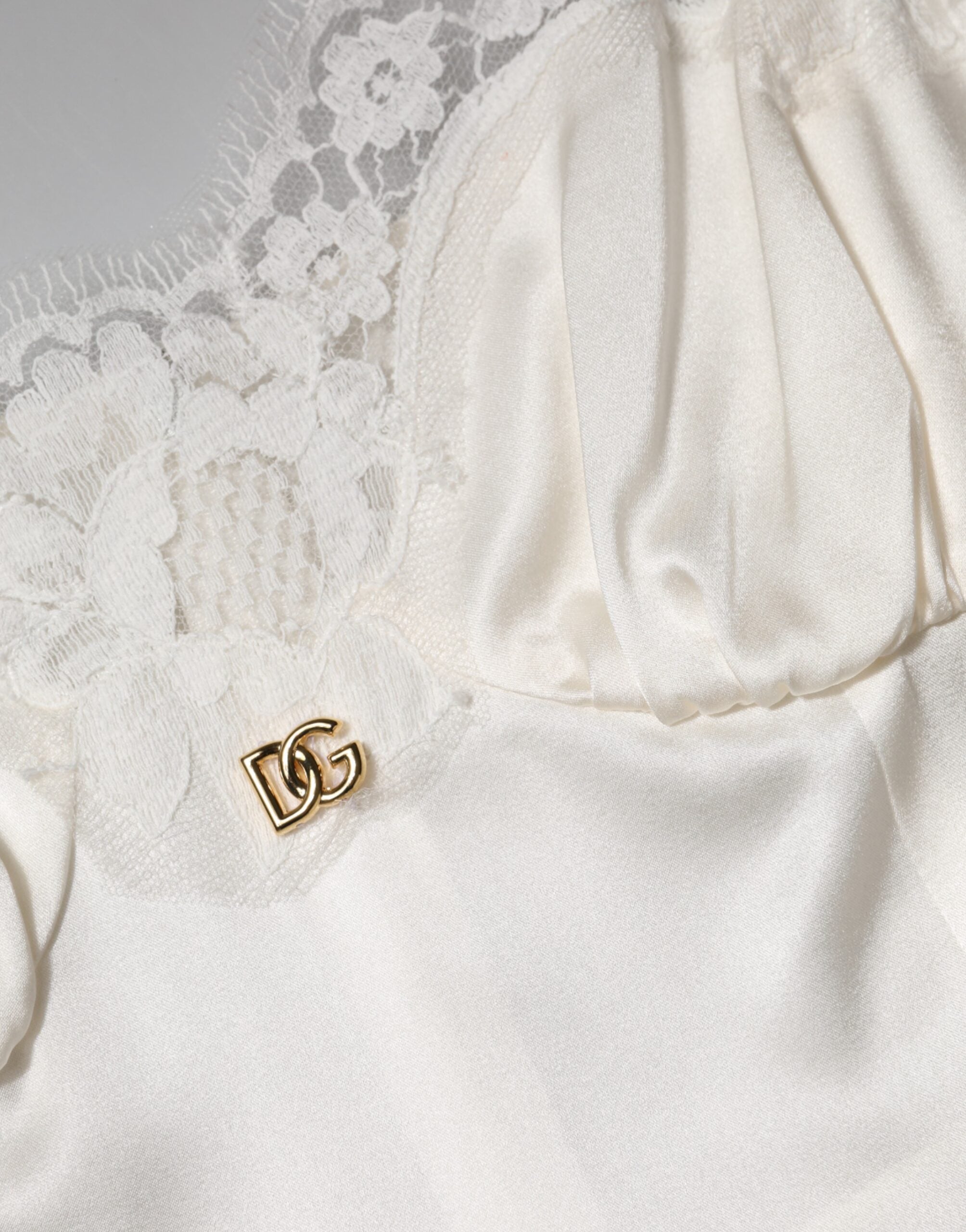 Robe de nuit en soie et dentelle blanche avec logo DG Dolce &amp; Gabbana