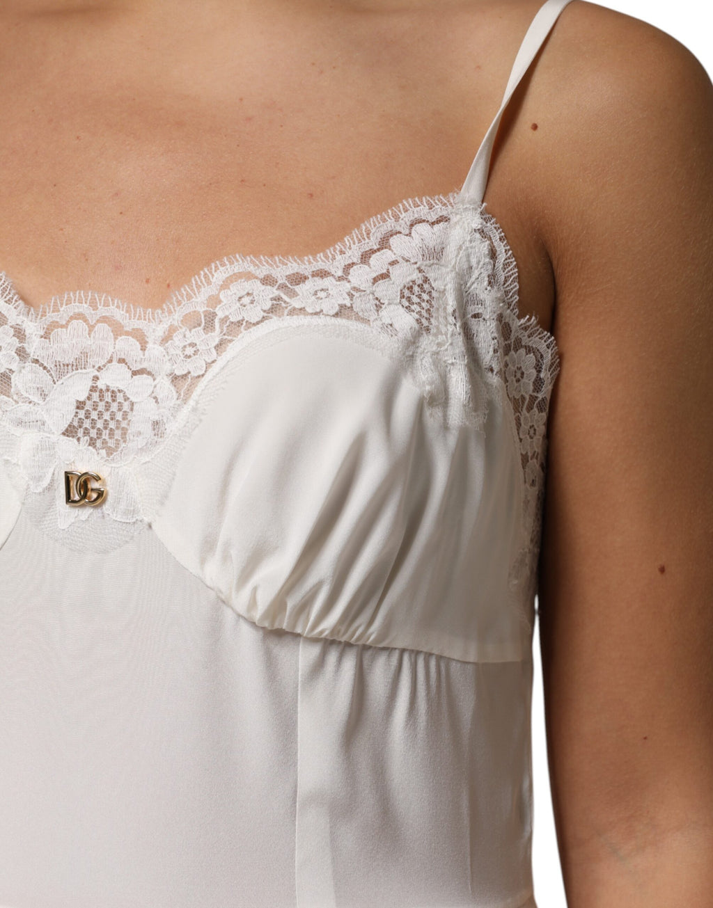 Robe de nuit en soie et dentelle blanche Dolce &amp; Gabbana avec logo DG doré