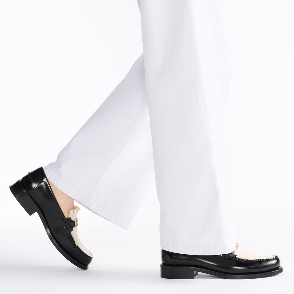 Mocassins en cuir avec emblème Dior