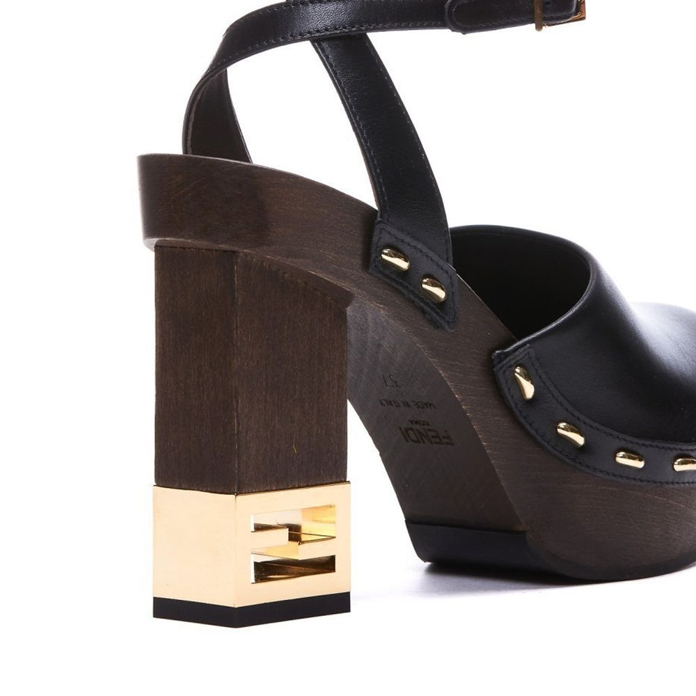 Fendi Lederpumps mit dekorativem Absatz