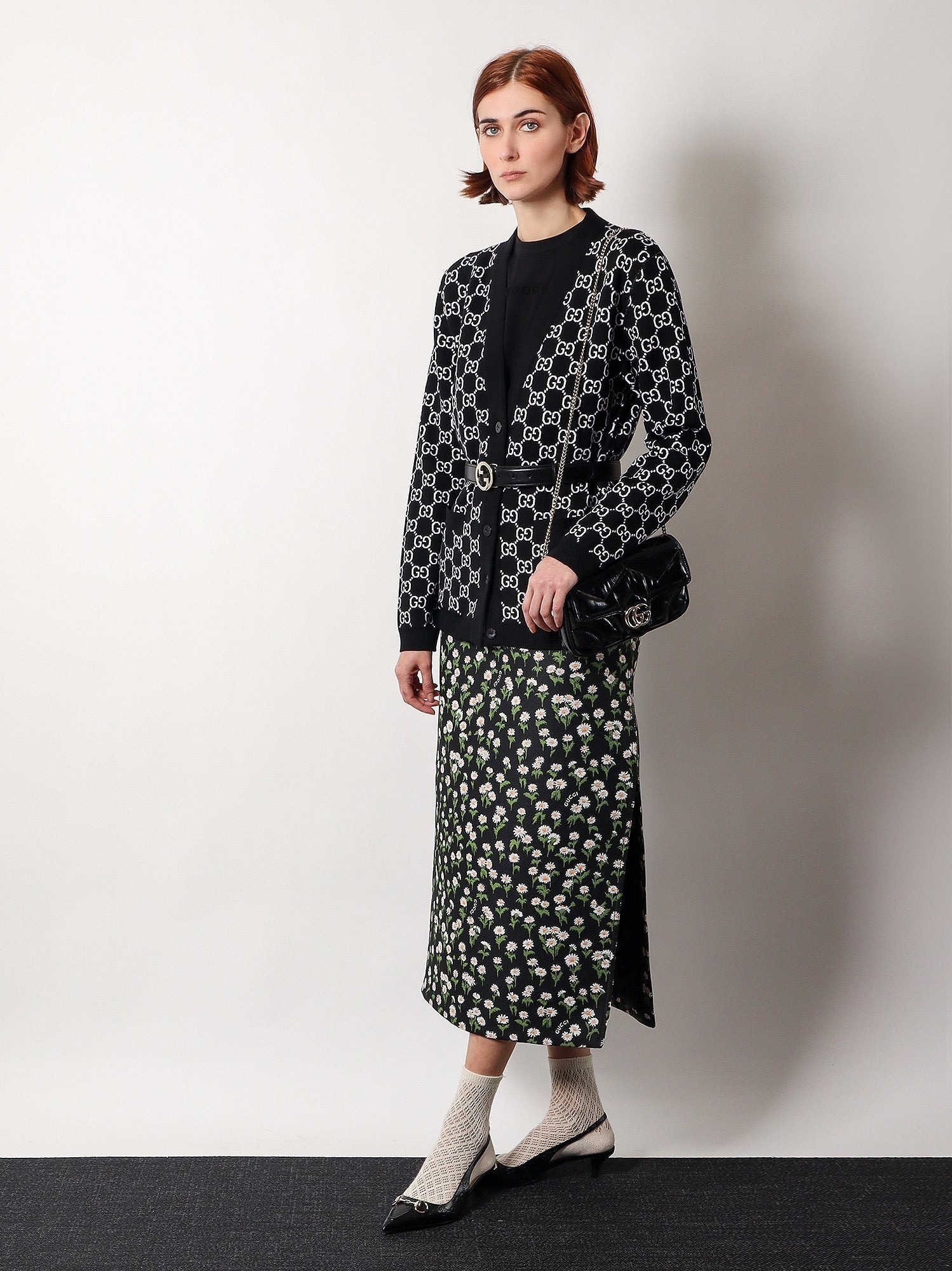 Gucci Gg marmont patent leather shoulder bag with frontal gg logo