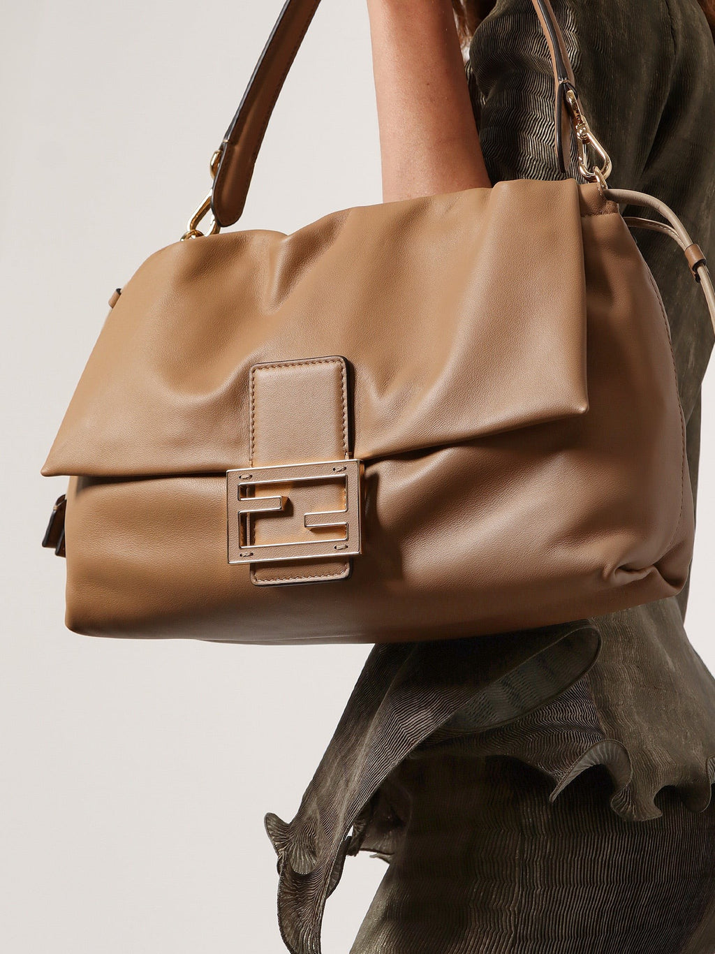 Fendi Mamma Baguette Large leather shoulder bag