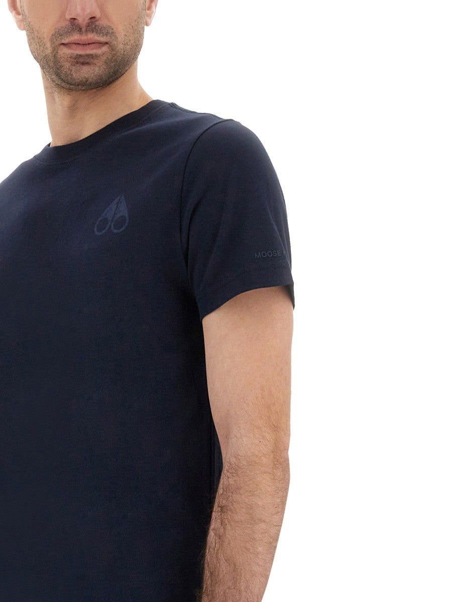 MOOSE KNUCKLES "OFF ISLAND" T-SHIRT