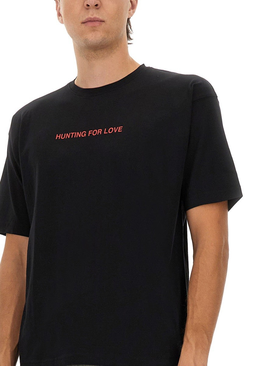ASPESI T-SHIRT WITH "HUNTING FOR LOVE" PRINT